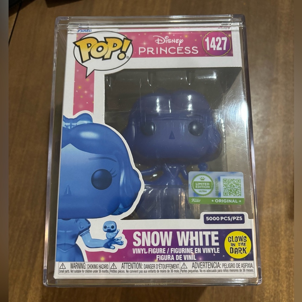 Funko Pop Snow White #1427 Translucent Blue Glow with Pop Protector LE / 5000 Ex